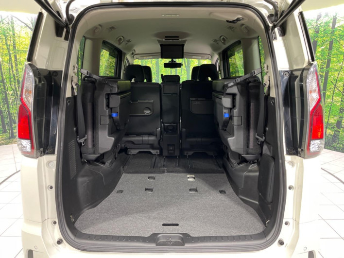 2017 Nissan Serena DAA-GFC27 (UW-69f4958772303)[25]