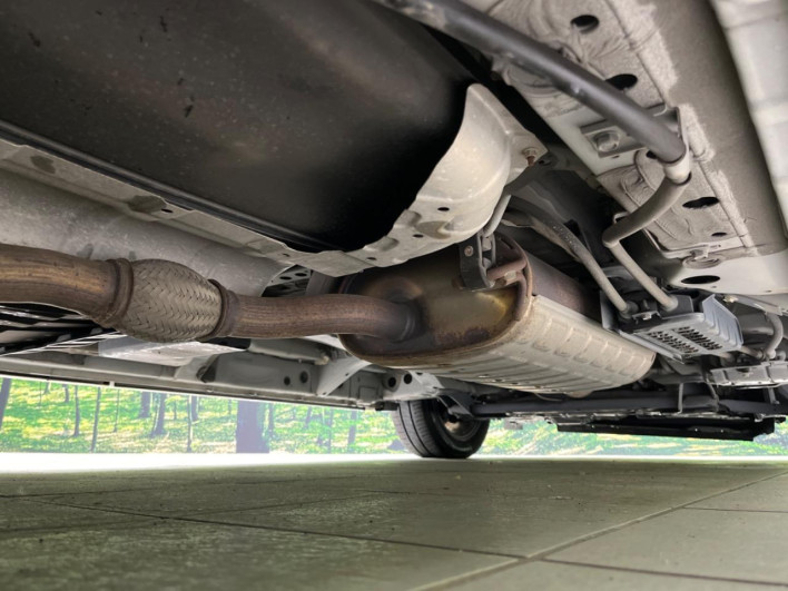 2017 Nissan Serena DAA-GFC27 (UW-69f4958772303)[17]