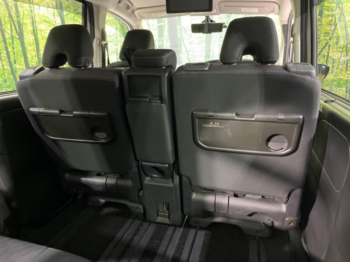 2017 Nissan Serena DAA-GFC27 (UW-69f4958772303)[12]
