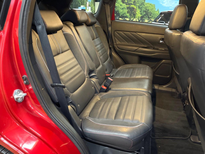 2017 Mitsubishi OUTLANDER PHEV DLA-GG2W (UW-69f4958de19fa)[20]