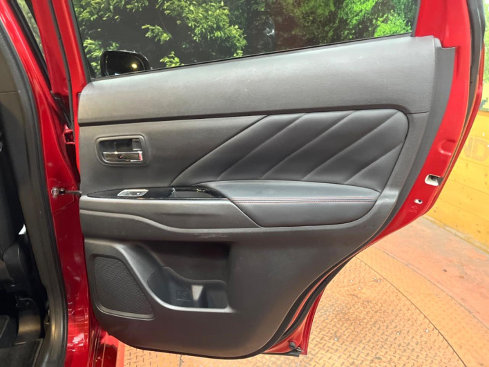 2017 Mitsubishi OUTLANDER PHEV DLA-GG2W (UW-69f4958de19fa)[19]