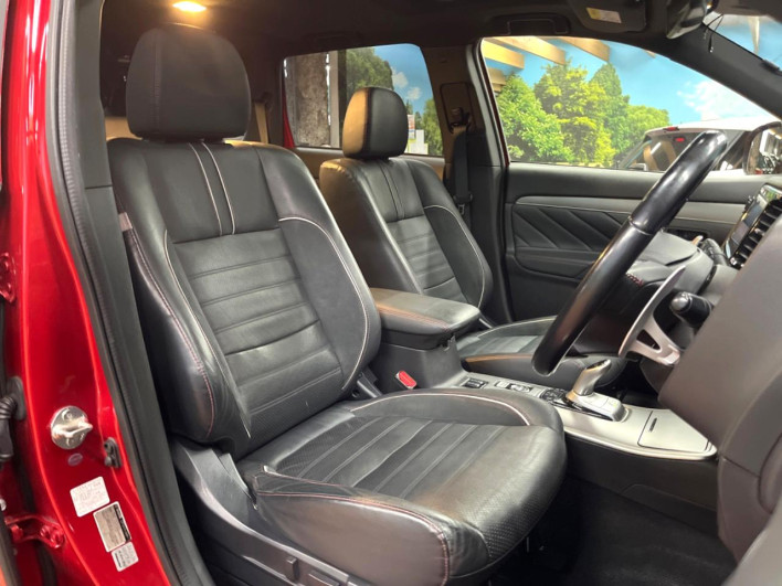 2017 Mitsubishi OUTLANDER PHEV DLA-GG2W (UW-69f4958de19fa)[17]
