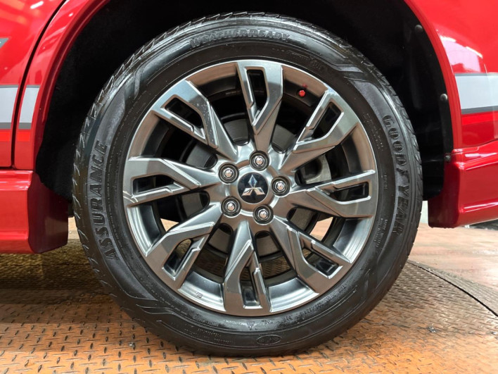 2017 Mitsubishi OUTLANDER PHEV DLA-GG2W (UW-69f4958de19fa)[10]