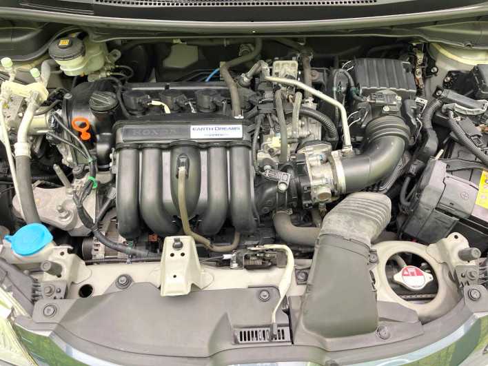 2014 Honda Fit DBA-GK3 (UW-69f49590cd46c)[4]