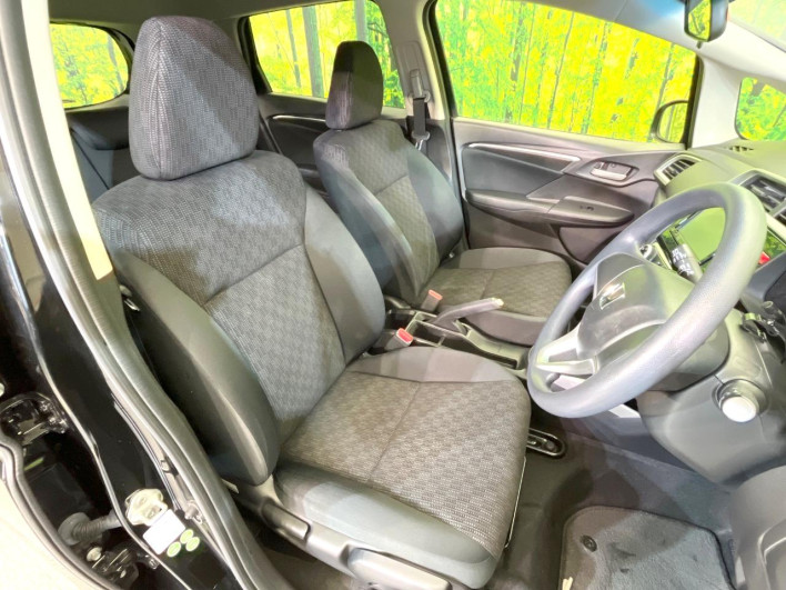 2014 Honda Fit DBA-GK3 (UW-69f49590cd46c)[19]