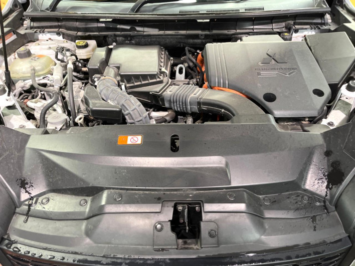 2022 Mitsubishi OUTLANDER PHEV 5LA-GN0W (UW-69f495918ff76)[20]