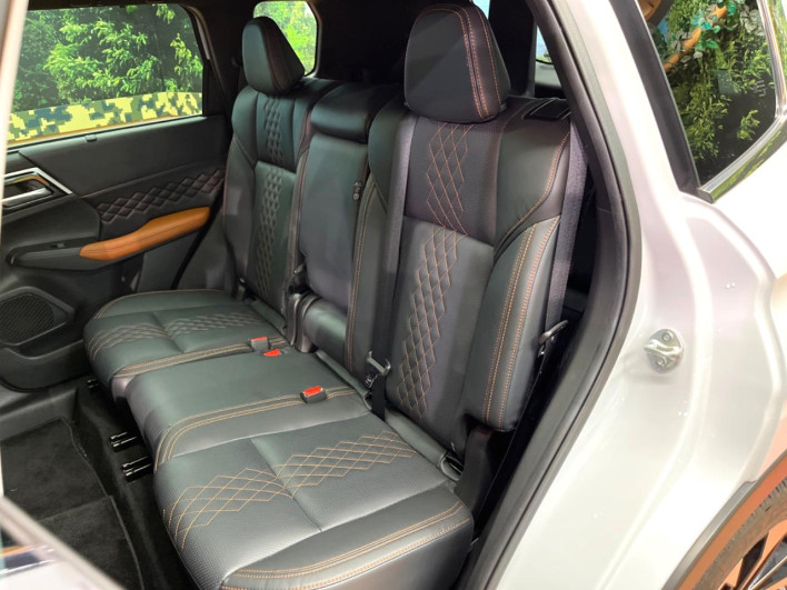 2022 Mitsubishi OUTLANDER PHEV 5LA-GN0W (UW-69f495918ff76)[13]