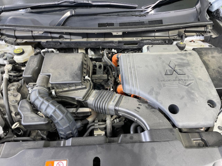 2022 Mitsubishi OUTLANDER PHEV 5LA-GN0W (UW-69f49591c33e1)[16]