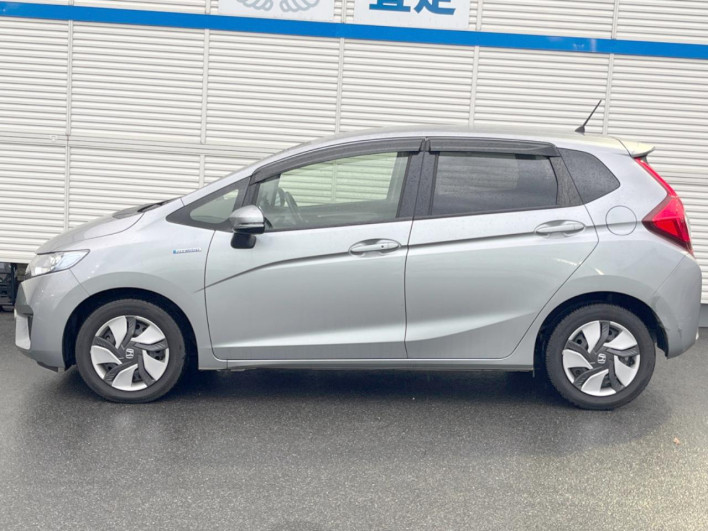 2013 Honda Fit Hybrid DAA-GP5 (UW-69f495932c533)[18]