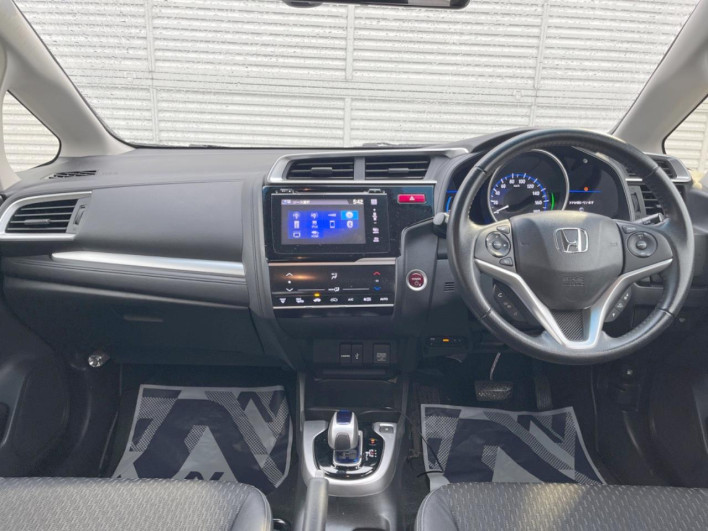2013 Honda Fit Hybrid DAA-GP5 (UW-69f495932c533)[25]
