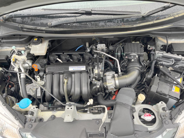 2013 Honda Fit Hybrid DAA-GP5 (UW-69f495932c533)[6]