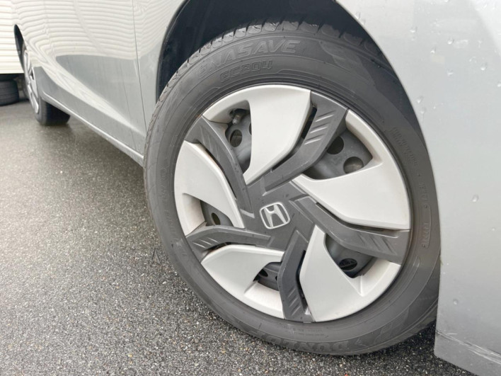 2013 Honda Fit Hybrid DAA-GP5 (UW-69f495932c533)[9]