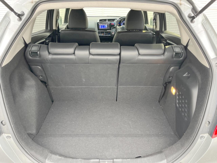 2013 Honda Fit Hybrid DAA-GP5 (UW-69f495932c533)[20]