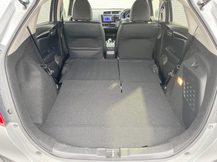 2013 Honda Fit Hybrid DAA-GP5 (UW-69f495932c533)[21]