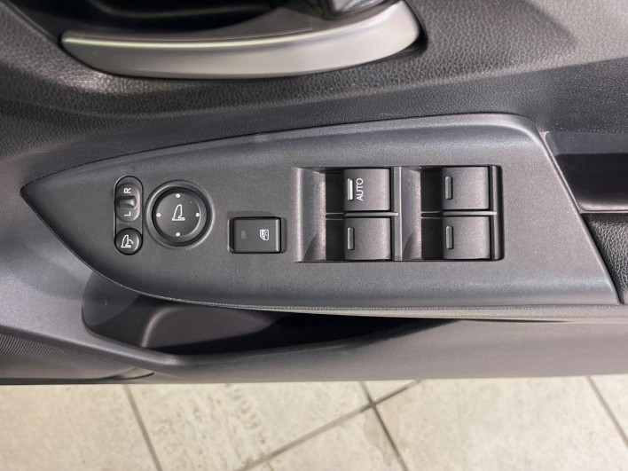 2016 Honda Fit Hybrid DAA-GP5 (UW-69f4959394cb2)[18]