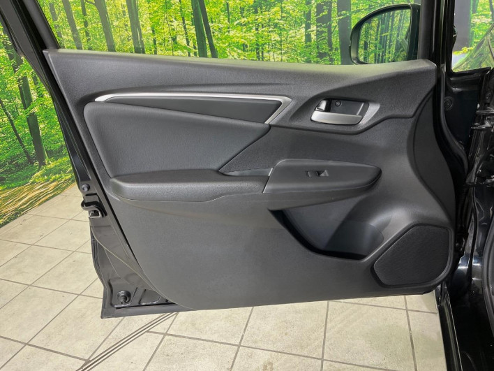 2016 Honda Fit Hybrid DAA-GP5 (UW-69f4959394cb2)[12]