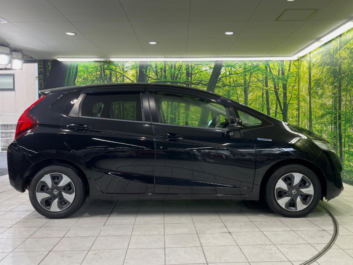 2016 Honda Fit Hybrid DAA-GP5 (UW-69f4959394cb2)[4]