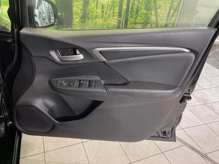 2016 Honda Fit Hybrid DAA-GP5 (UW-69f4959394cb2)[17]
