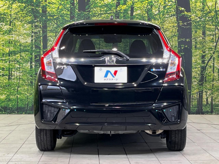 2016 Honda Fit Hybrid DAA-GP5 (UW-69f4959394cb2)[6]