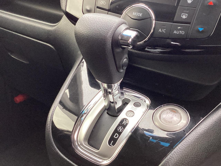 2015 Nissan Serena DAA-HFC26 (UW-69f495adcf120)[19]