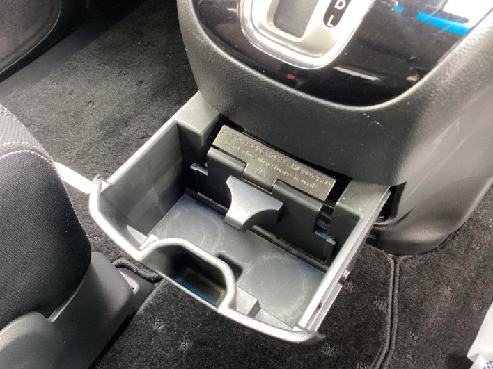 2015 Nissan Serena DAA-HFC26 (UW-69f495adcf120)[18]