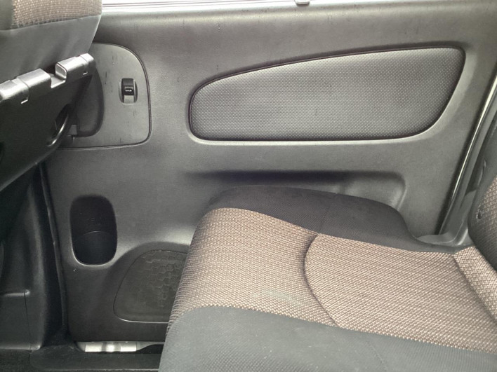 2015 Nissan Serena DAA-HFC26 (UW-69f495adcf120)[9]