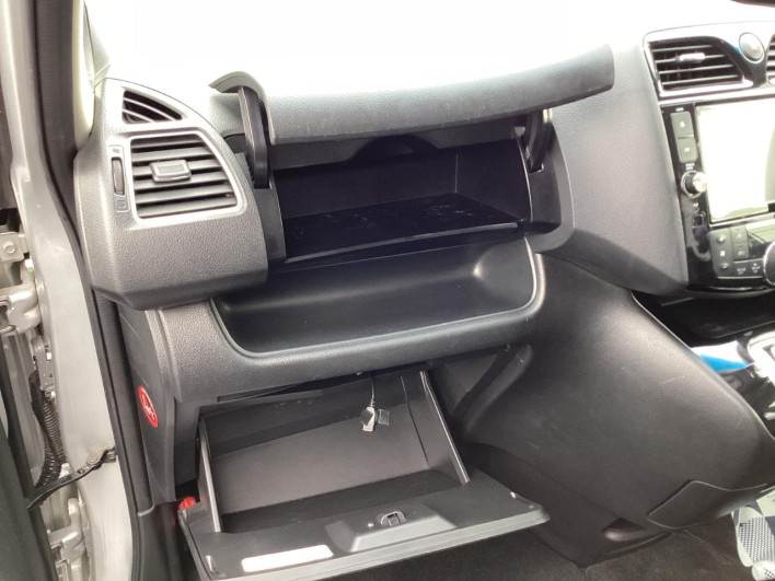 2015 Nissan Serena DAA-HFC26 (UW-69f495adcf120)[15]