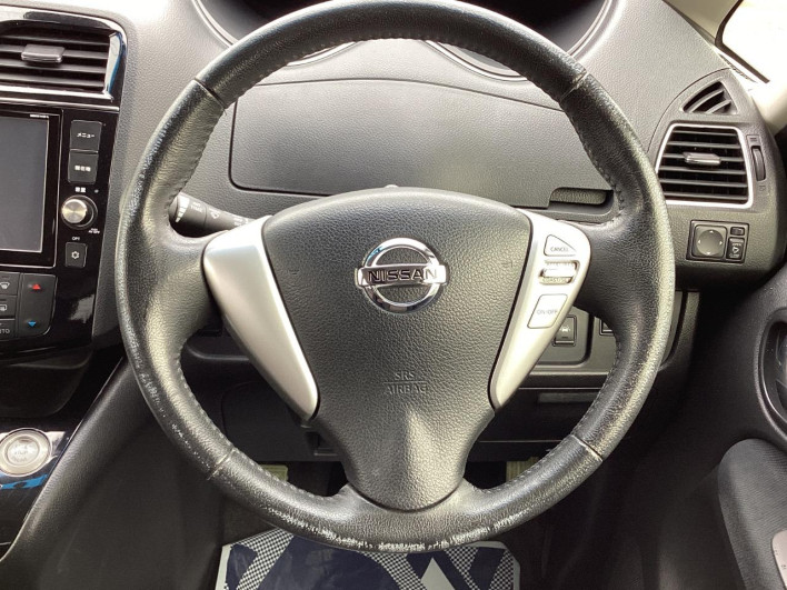 2015 Nissan Serena DAA-HFC26 (UW-69f495adcf120)[13]