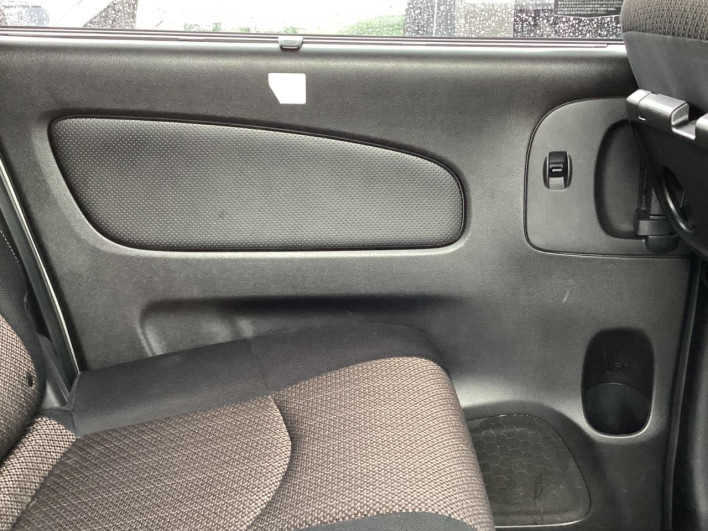 2015 Nissan Serena DAA-HFC26 (UW-69f495adcf120)[4]