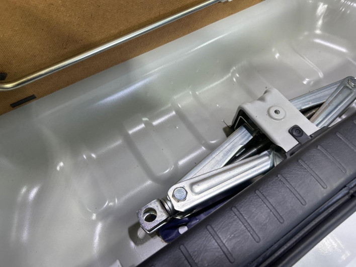 2013 Suzuki Jimny ABA-JB23W (UW-69f495b4c908c)[22]