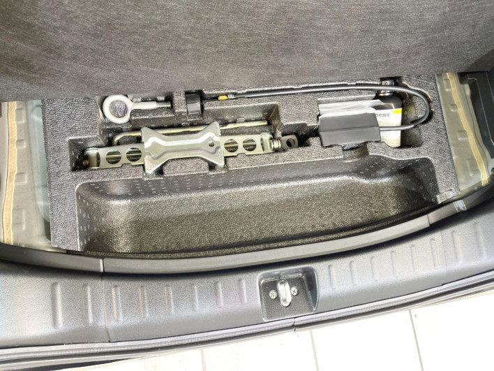 2017 Honda N-BOX CUSTOM DBA-JF1 (UW-69f495bd366ee)[27]