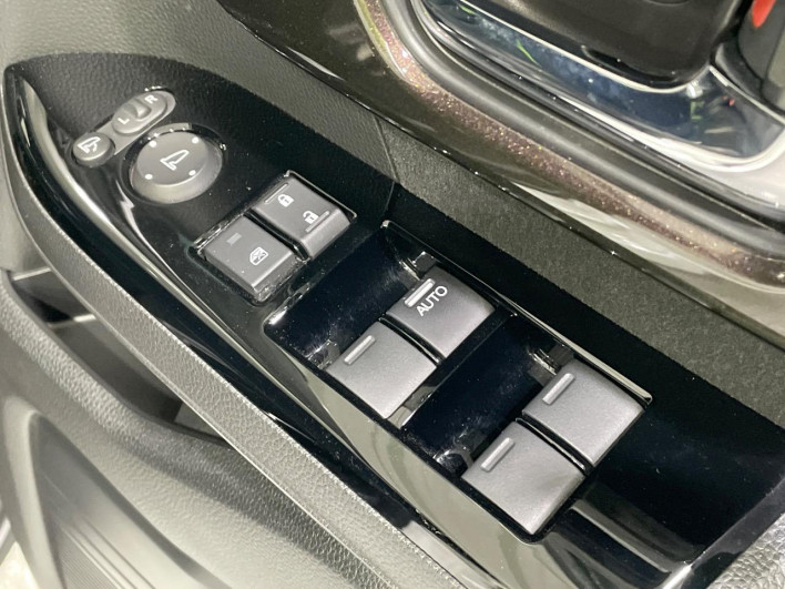 2018 Honda N-BOX CUSTOM DBA-JF3 (UW-69f495bfe767a)[21]