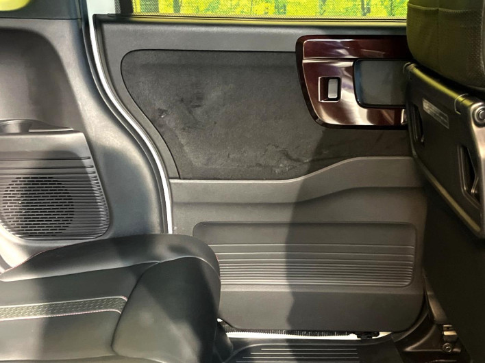 2023 Honda N-BOX CUSTOM 6BA-JF3 (UW-69f495c668aab)[26]