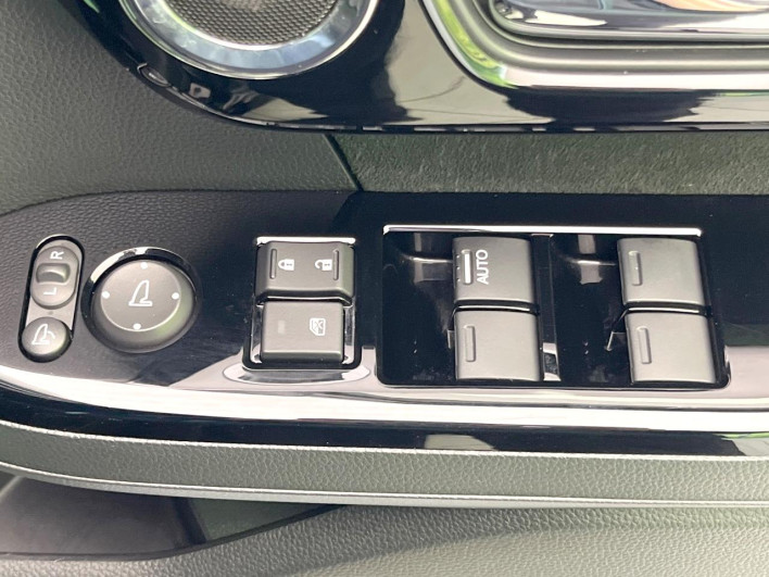 2022 Honda N-BOX CUSTOM 6BA-JF3 (UW-69f495c8d5807)[13]