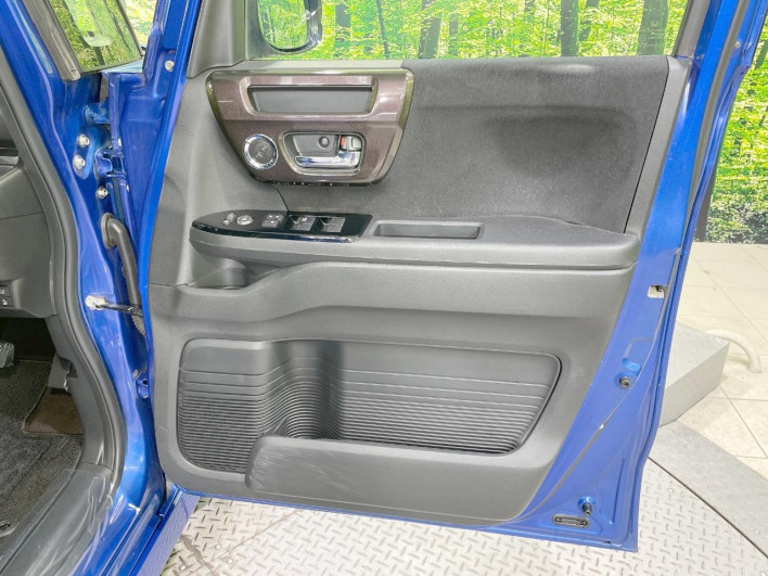 2018 Honda N-BOX CUSTOM DBA-JF4 (UW-69f495cc377ee)[12]