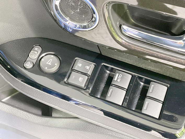 2018 Honda N-BOX CUSTOM DBA-JF4 (UW-69f495cc377ee)[13]