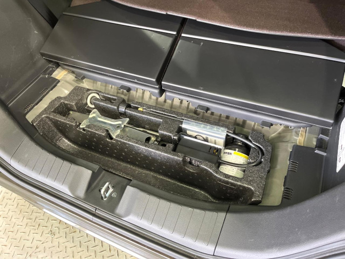 2019 Honda N-BOX CUSTOM DBA-JF4 (UW-69f495cc48efb)[8]
