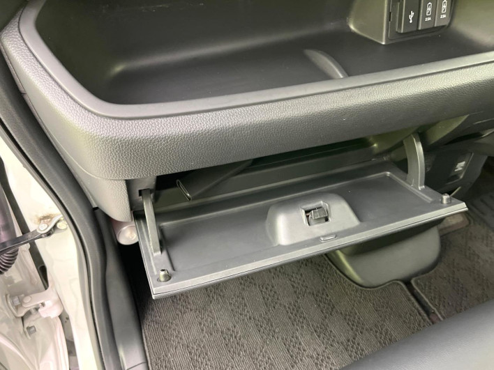 2019 Honda N-BOX CUSTOM DBA-JF4 (UW-69f495cc98961)[29]