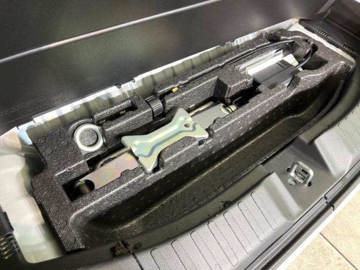2019 Honda N-BOX CUSTOM DBA-JF4 (UW-69f495cc98961)[22]
