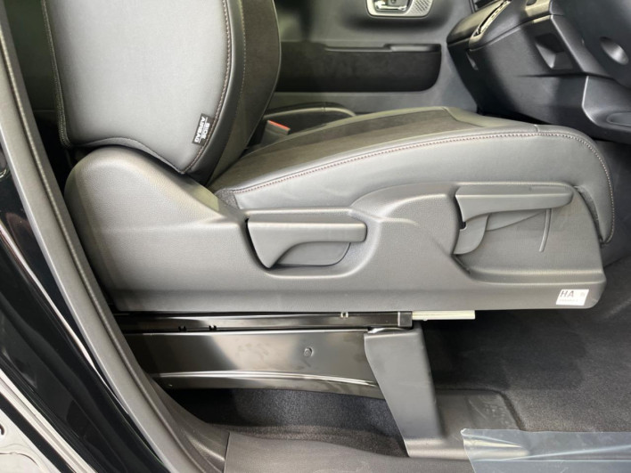 2026 Honda N-BOX CUSTOM 6BA-JF5 (UW-69f495d267fcf)[24]