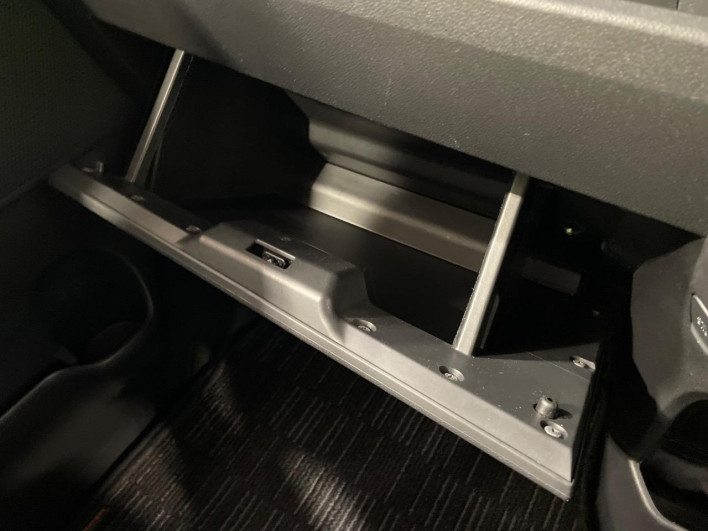 2017 Daihatsu Wake DBA-LA700S (UW-69f49601d0a1f)[18]