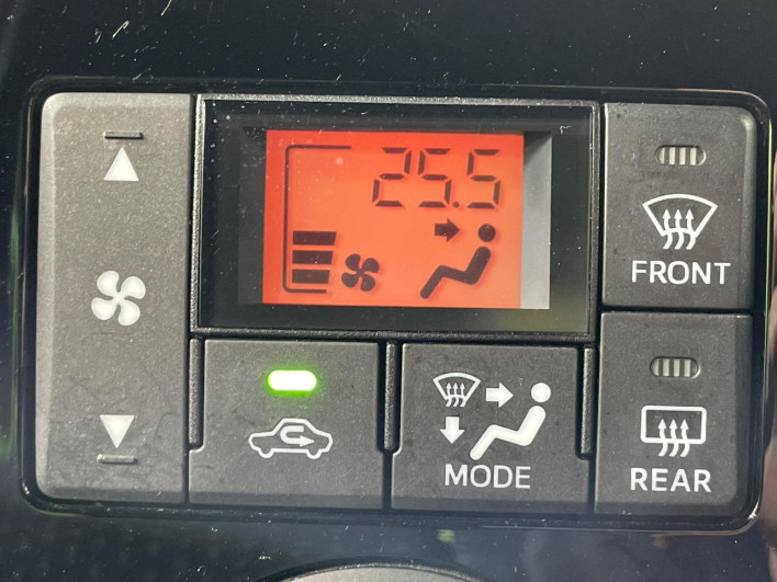 2017 Daihatsu Wake DBA-LA700S (UW-69f49601d0a1f)[15]