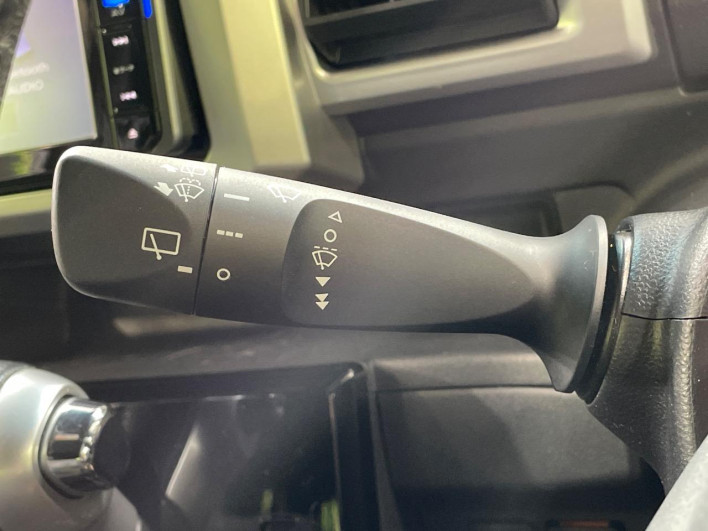 2017 Daihatsu Wake DBA-LA700S (UW-69f49601d0a1f)[23]