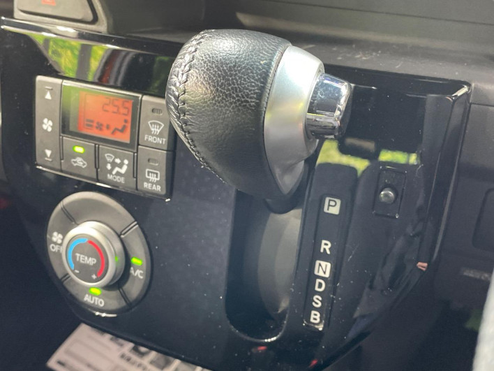 2017 Daihatsu Wake DBA-LA700S (UW-69f49601d0a1f)[17]