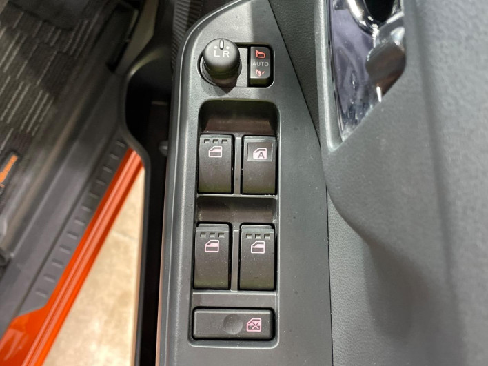 2017 Daihatsu Wake DBA-LA700S (UW-69f49601d0a1f)[14]