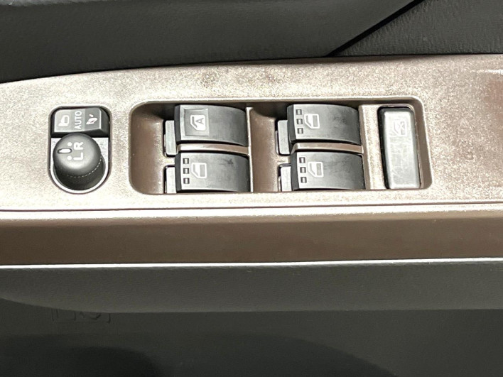 2017 Toyota Roomy DBA-M900A (UW-69f496118cf65)[14]