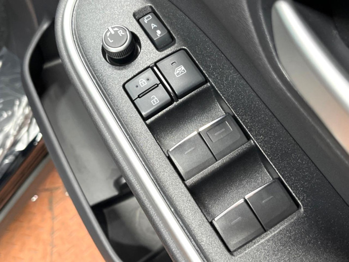 2022 Toyota Voxy 6BA-MZRA90W (UW-69f4966888629)[22]