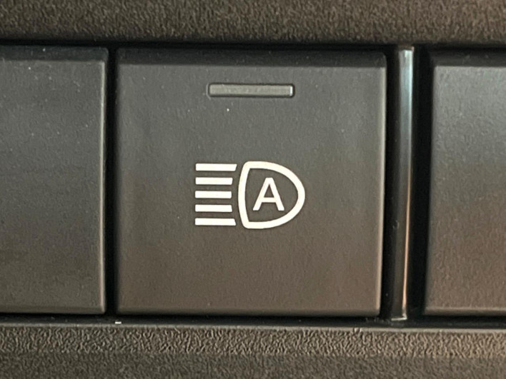 2022 Toyota Voxy 6BA-MZRA90W (UW-69f4966888629)[24]