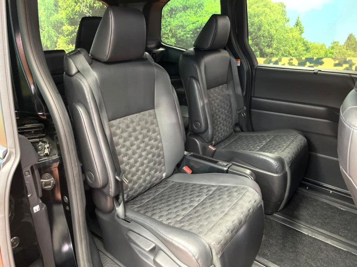 2022 Toyota Voxy 6BA-MZRA90W (UW-69f4966888629)[8]
