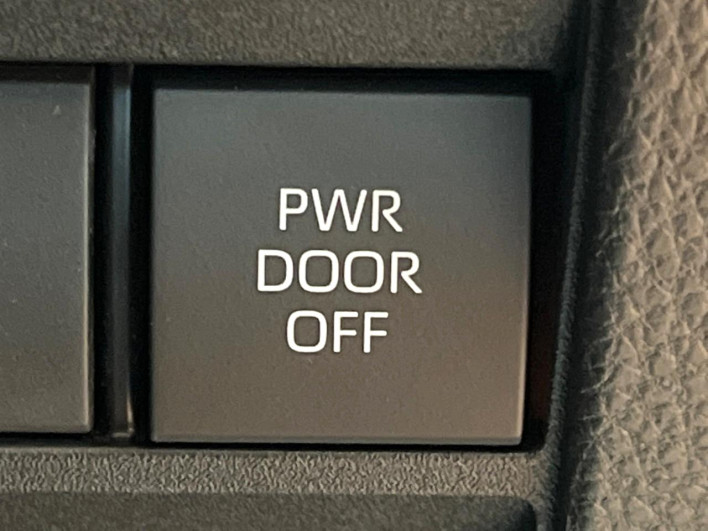 2022 Toyota Voxy 6BA-MZRA90W (UW-69f4966888629)[25]